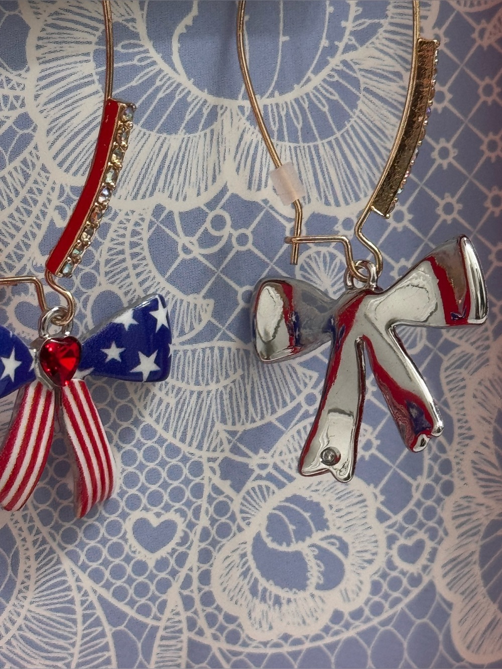 NIB Betsey Johnson American Bow Patriotic Shepherd Hook Earrings - Picture 7 of 11